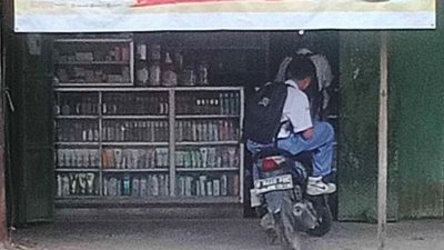 Remaja Berseragam SMA Beli Obat Terlarang di Babelan