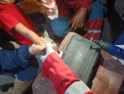 Anggota Disdamkarmat Butuh Satu Jam Lepaskan Ring Baut dari Jari Bocah di Mustikajaya   