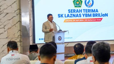 Kemenag RI Serahkan SK Izin Operasional sebagai Lembaga Amil Zakat Skala Nasional kepada YBM BRILiaN