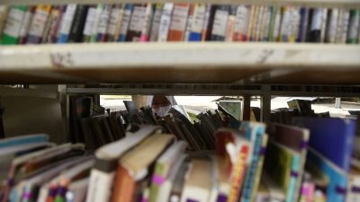 Intensitas Masyarakat Membaca Rata-rata di Bawah Satu Jam Per Hari