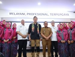 AHY Serahkan Belasan Sertipikat PTSL