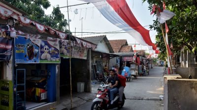 Bendera Merah Putih 600 Meter Hiasi Kampung Rengasbandung Barat