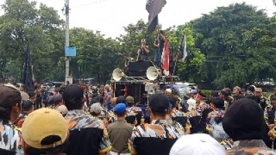 Adukan MoU soal PPDB, GMBI Geruduk DPRD Kota Bekasi