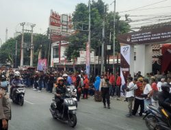 Lalu Lintas Depan Kantor KPU Kota Bekasi Ramai Lancar, Massa Pendukung Mulai Berdatangan