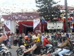 Berbagai Atribut Pendukung Paslon Sambut Pendaftaran Tri-Harris di KPU Kota Bekasi