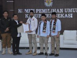Pasangan Holik-Faizal Resmi Daftar ke KPU Kabupaten Bekasi