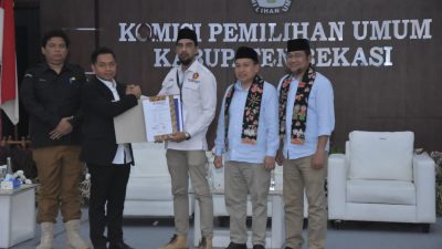 Pasangan Holik-Faizal Resmi Daftar ke KPU Kabupaten Bekasi