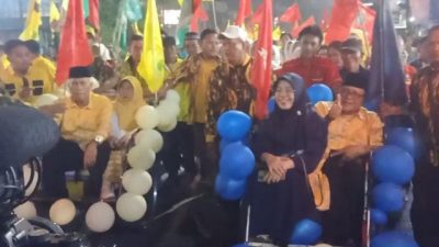 Numpak Becak, Uu-Nurul Daftar ke KPU Kota Bekasi