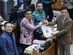 Sok-sokan Bilang Tak Akan Revisi UU Pilkada, Anak Buah Prabowo di Parlemen Ditimpuki Botol