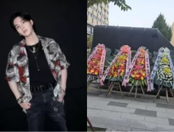 Buntut Kasus DUI, Karangan Bunga Desak Suga Tinggalkan BTS Berjejer di Depan Gedung HYBE