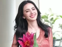 Kenakan Kebaya Saat Berkunjung ke Indonesia, Davikah Hoorne Banjir Pujian