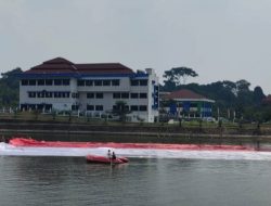 Bendera Raksasa Seberat 150 Kg Akan Dibentangkan di Atas Danau