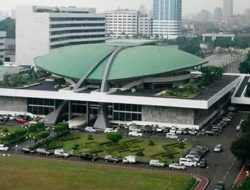 Ribuan Warga Bekasi Geruduk DPR dan KPU RI Hari Ini