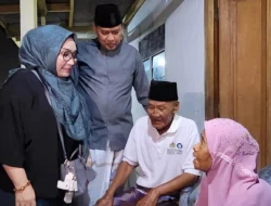 Usai Diperiksa Kesehatan Gratis, Bah Adun Terharu Diantar Pulang Tri Adhianto   