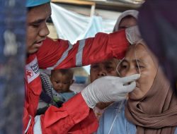 Asap Kebakaran Bikin Warga Kampung Rawa Palangan Sesak Napas