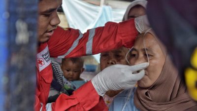 Asap Kebakaran Bikin Warga Kampung Rawa Palangan Sesak Napas