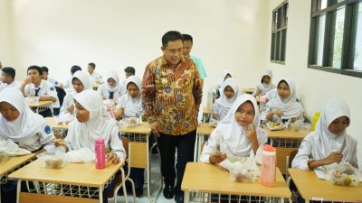 Pemkab Bekasi Uji Coba Makan Siang Bergizi di SMPN 2 Tamsel