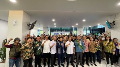 Pj Wali Kota Bekasi Bersama Manajemen BPJS Ketenagakerjaan Sapa Pengunjung di Momen Harpelnas
