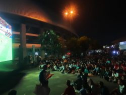 Serunya Nobar Timnas Indonesia vs Australia di Halaman Kantor KONI Kota Bekasi   