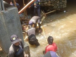Jembatan Legok Kali Cakung, Jatiasih yang Longsor Mulai Diperbaiki