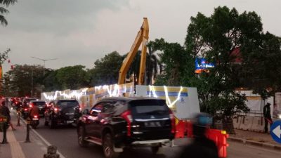 Lalu Lintas di Jalan Jatiwaringin Tersendat, Sekcam Pondok Gede Minta Maaf