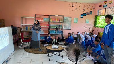 KBM di SMAN 19 Kota Bekasi Dipindah ke Ruang Perpustakaan Tanpa Meja dan Kursi    