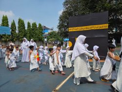 Peragaan Manasik Haji di Yayasan Al Muslim: 740 Siswa Antusias Belajar Tata Cara Haji dalam Simulasi Nyata   
