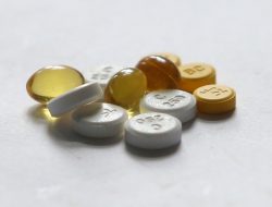 Rekomendasi Obat Terampuh Redakan Asam Lambung