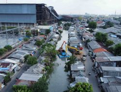 Pemerataan Normalisasi Sungai Dinanti Petani Muaragembong