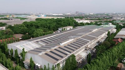Pabrik Aluminium di Bekasi Operasikan PLTS,  Kurangi Emisi Karbon 1.108 Ton Per Tahun   