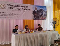 Siti Qomariyah Sosialisasikan Perda Pesantren