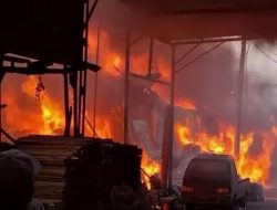 Gudang Rongsokan di Rawapasung, Medansatria Terbakar Gegara Ini