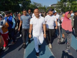 Ilham Habibie Jalan Pagi di Gasibu, Bandung, Pace 16 karena Tersendat Sambutan Hangat Warga