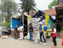 Ribuan Paket Sembako Murah di Rawalumbu Ludes Diserbu Warga