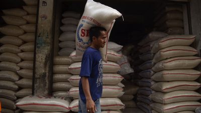 Harga Bahan Pokok Selasa 22 Oktober 2024: Beras dan Bawang Terus Merangkak Naik