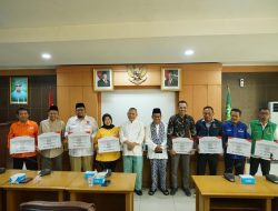 Pemkab Bekasi Serahkan Bantuan Keuangan Partai Senilai Rp3 Miliar