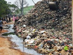 Longsor Sampah di TPA Burangkeng: Akses Jalan Tertutup, Pagar Pembatas Rusak