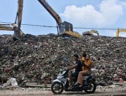 Penanganan Longsor Sampah di TPA Burangkeng Memasuki Tahap Perapian