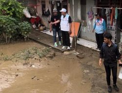 Tri Adhianto Kunjungi Warga Korban Banjir Usai Deklarasi
