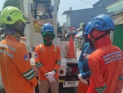 Hadapi Cuaca Ekstrem, Tim PDKB PLN Bekasi Tingkatkan Keandalan Jaringan dengan Pemeliharaan Tanpa Padam   