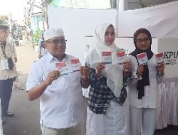 Sholihin dan Keluarganya Nyoblos di TPS 15, Mohon Maaf Warga yang Belum Tersapa