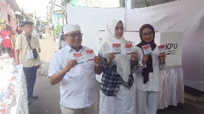 Sholihin dan Keluarganya Nyoblos di TPS 15, Mohon Maaf Warga yang Belum Tersapa
