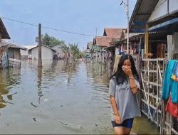 Warga Terdampak Banjir Rob di  Muaragembong Keluhkan Gatal-gatal dan Harap Bantuan