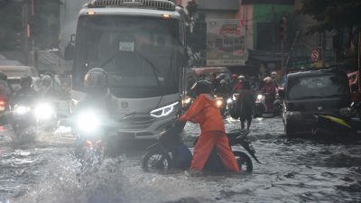 Jalan Pekayon jadi “Sungai Pakuwon”