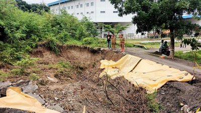 Longsor Susulan Masih Mengancam Kampung Cicadas Cikarang Selatan