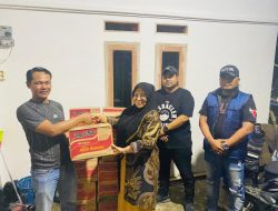 Siti Qomariyah Distribusikan 50 Dus Mi Instan untuk Korban Banjir Rob di Kabupaten Bekasi   
