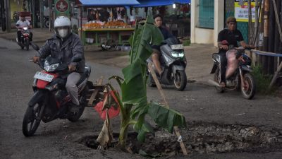 Jembatan Manunggal Cikarang Barat yang Ambles Bakal Diperbaiki Januari 2025   