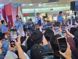Kahitna Hibur Pengunjung Metropolitan Mall Bekasi