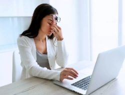 5 Cara Rahasia Mengatasi Mata Lelah Akibat Terlalu Lama Memandang Layar HP-Laptop
