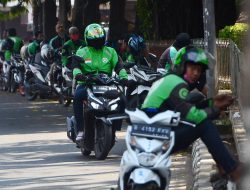 Pengemudi Ojol di Bekasi Protes Larangan Demo